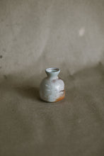Load image into Gallery viewer, Flashing Bud Vase