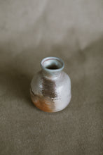Load image into Gallery viewer, Flashing Bud Vase
