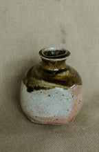 Load image into Gallery viewer, Bud Vase Ceramic wild clay slip