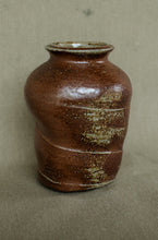 Load image into Gallery viewer, Vase - Iron slip