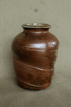 Load image into Gallery viewer, Vase - Iron slip