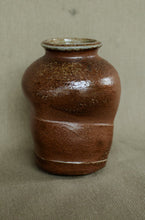 Load image into Gallery viewer, Vase - Iron slip